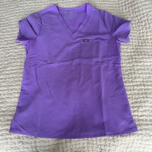 Figs scrub top in Lilac Dawn size small